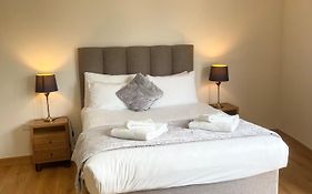Blue Sky Apartments@Guildford Town Centre